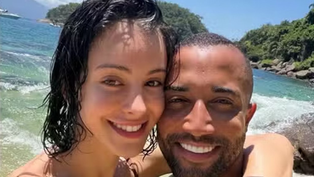 Bella Longuinho se declara ao namorado em aniversário: ‘Aniversário do meu primeiro’