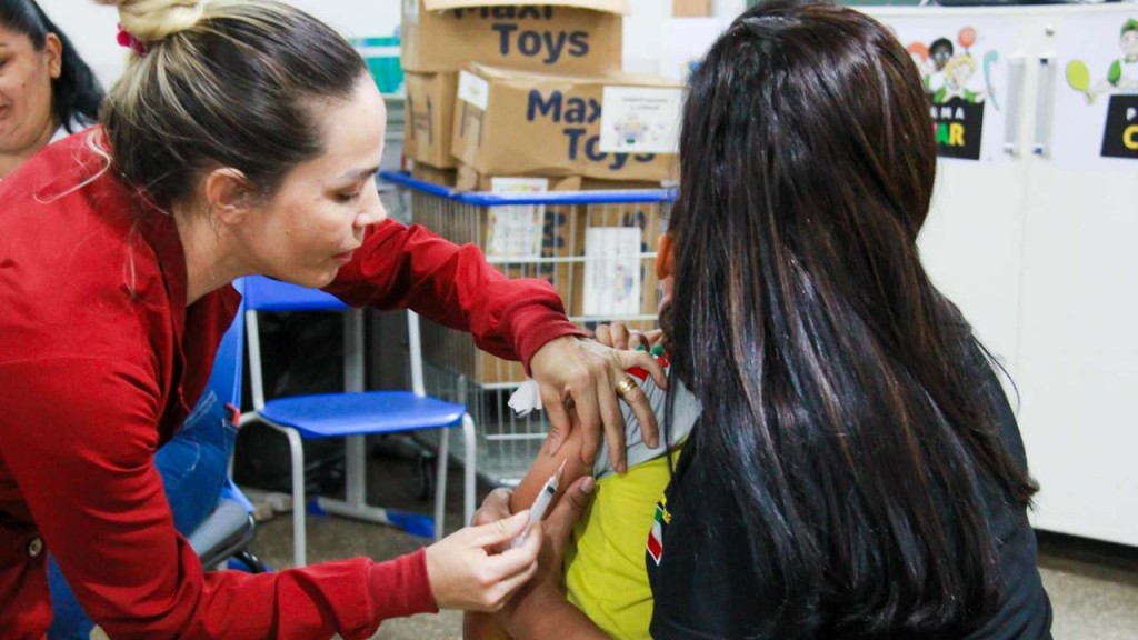 EMEB David Mayer recebe campanha de vacinação para alunos e comunidade escolar